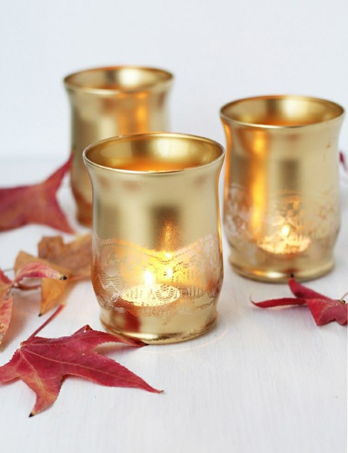 tealights tinking, decorando suportes tealight feitos de vidro com spray de ouro