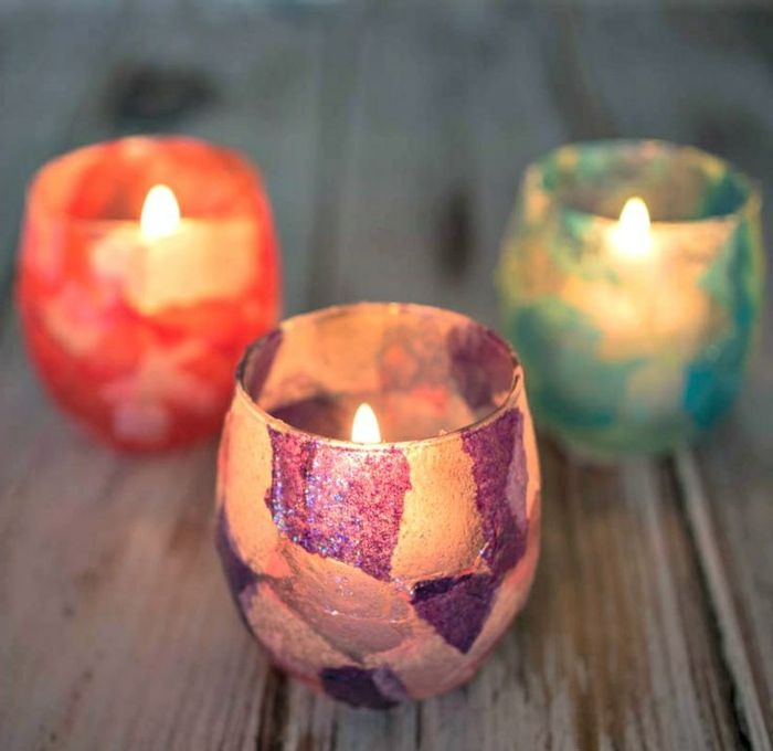 Titular tealight diy feito de vidro decorado com pedaços coloridos de papel e brocado