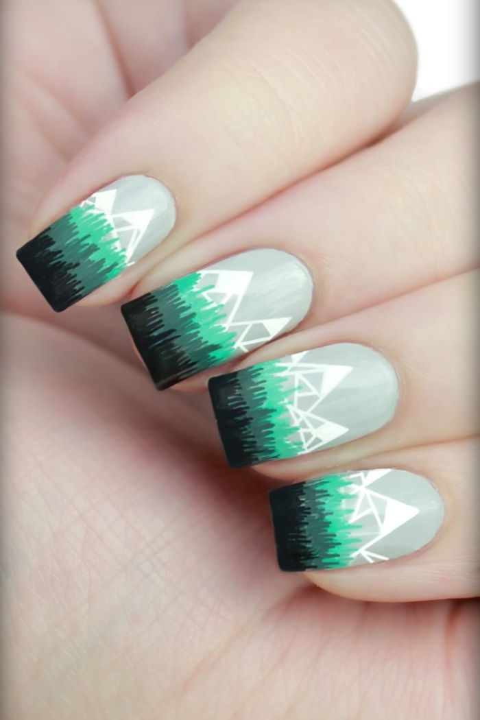 Design de unghii de iarna pentru re-styling, patru nuante de verde, munti inregistrati cu alb