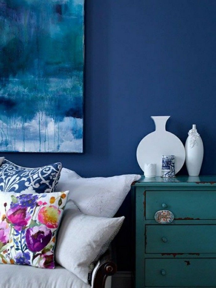 wnderschönes-gyvena-in-the-sienos-spalvos benzinas mėlyna-puikus-balta sofa