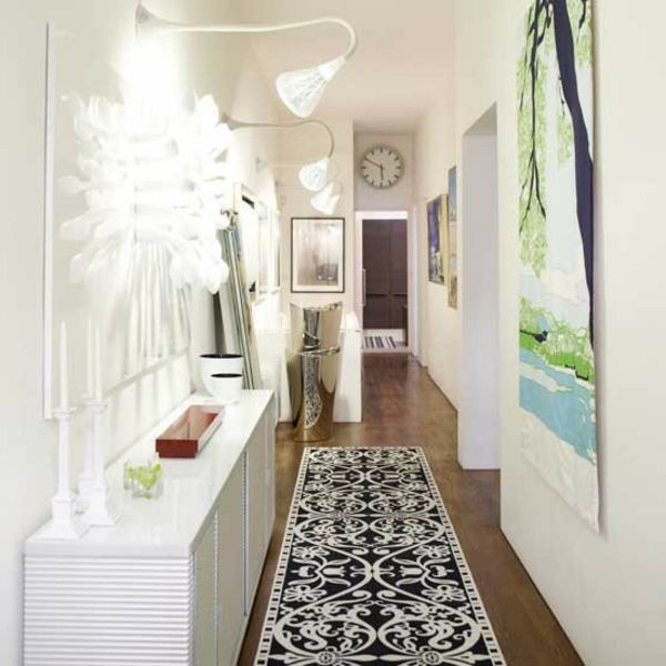 hem-för-korridor-vit-väggar-matta-modern design