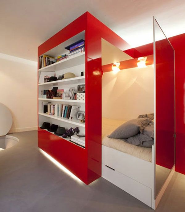 namuose mažiems butams elegantiški miegamieji su raudonomis spintelėmis