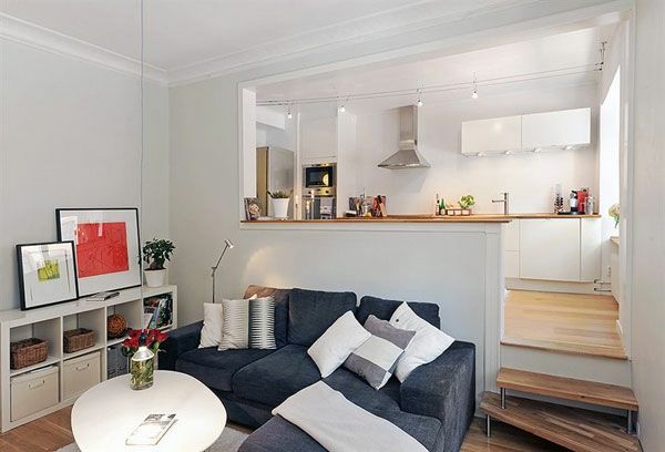 Butas - mažas butas - mažas gyvenamasis kambarys su sofa