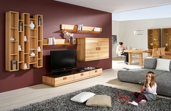 oturma odası tasarım fikirleri kahverengi duvar gri mobilya