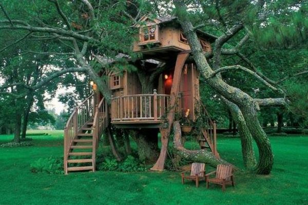 čudovito hišico na drevesu-stavba-na-vrtu