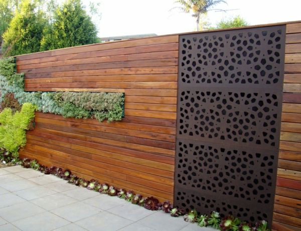 minunat gard de gradina din lemn