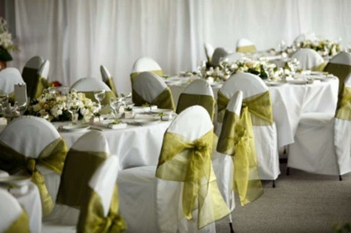 krásne zdobené stolička-diy-svadobné-in-bielo-zelené