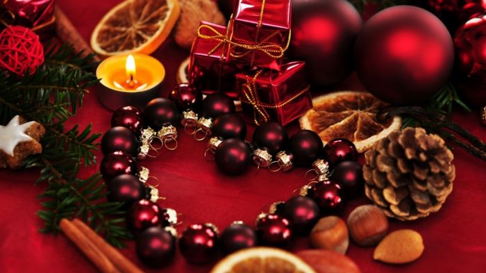 lepa sestava-weihnachtsdeko namizni okras-rdeče vino-rdeče odtenke