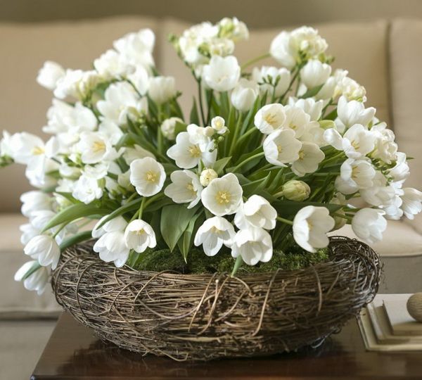 --- ตกแต่งตารางที่สวยงามด้วยดอกทิวลิปสีขาว