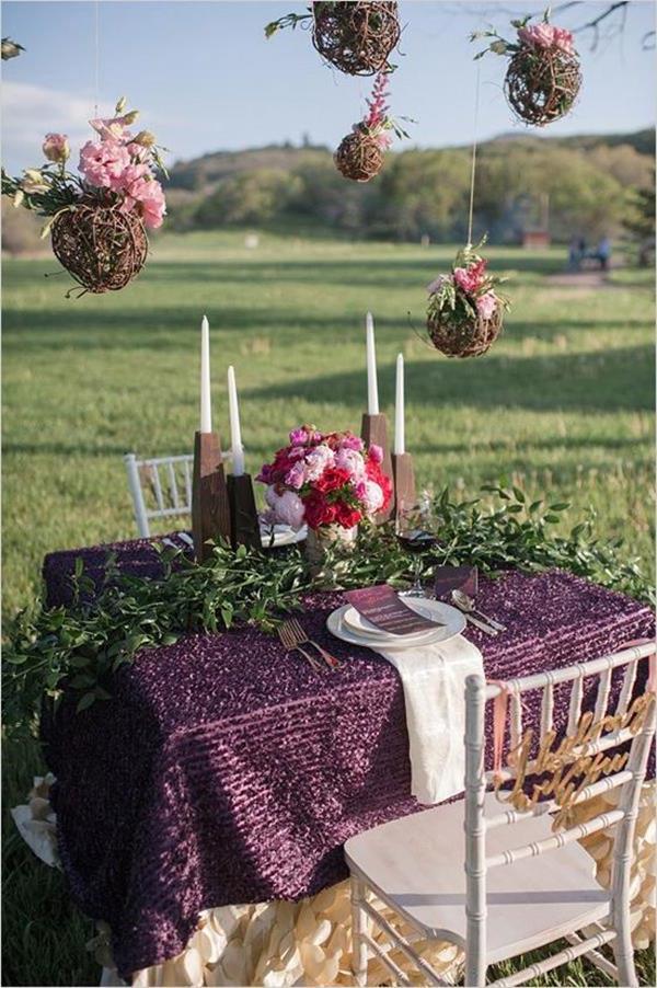 -Vacker-elegant-Hochzeitsdeko-med-blommor