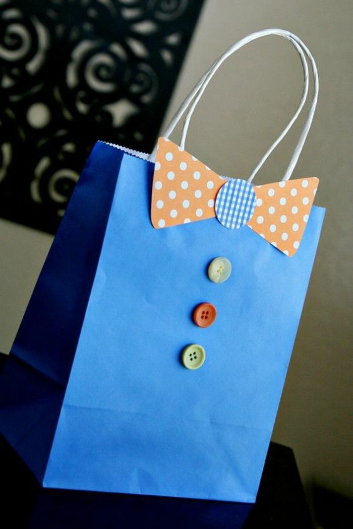 frumoase cadouri-ca-imbracaminte-look de zi cu albastru-sac tatălui