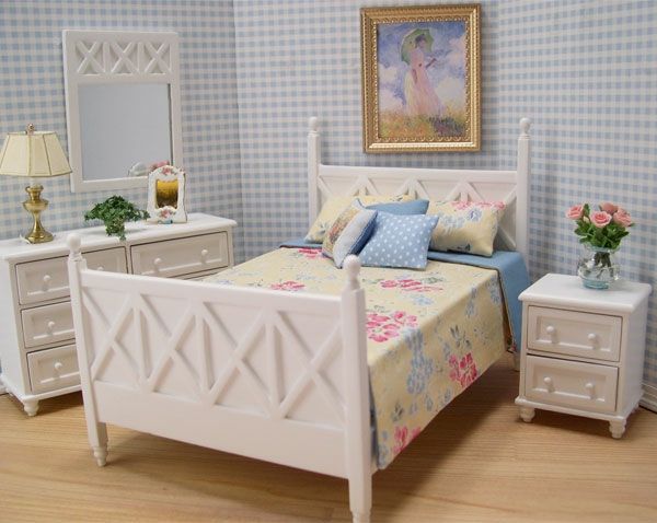 vackra dockhus möbler-vit-bed-for-docka