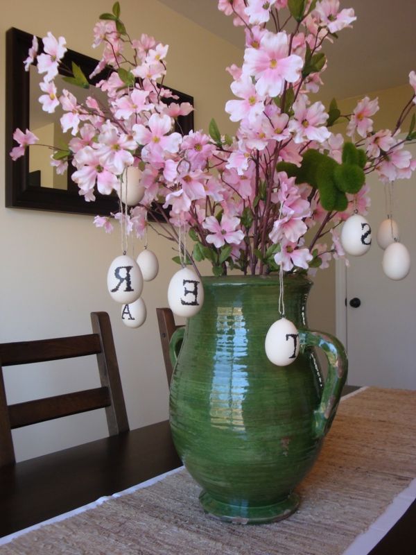 vackert bord-dekoration-med-blommor-elegant utseende