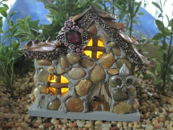mooi-en-interessant-tuin-decoratie- een klein huis