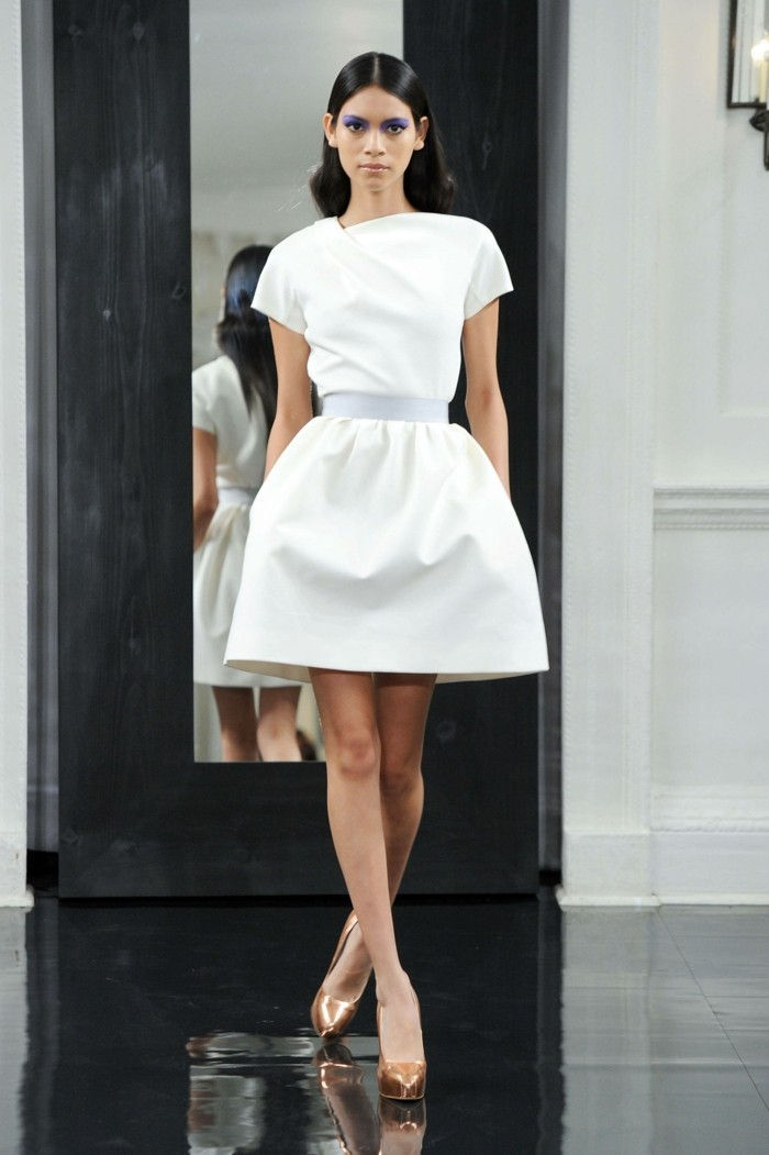 Vestidos interessantes elegantes na cor branca-look moderno