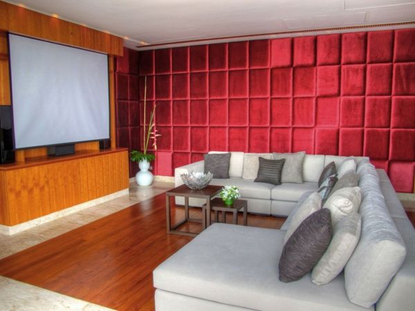 güzel ev sineması-ile-büyük kanepe-kırmızı abartılı duvar