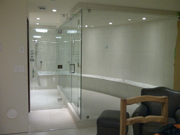 Krásna-small-badzeimmer-elegantný sklo sprchová zástena