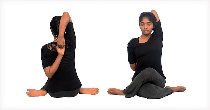 Gomukhasana Yoga position, som liknar koytan, korsar benen, lägger armarna bakom ryggen, håller ryggen rakt, ögonen stängda