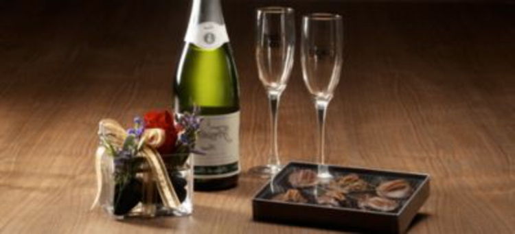 Sweet presenečenja-s-Champagne-elegantna-žlahtne zlasti cvetje Valentine