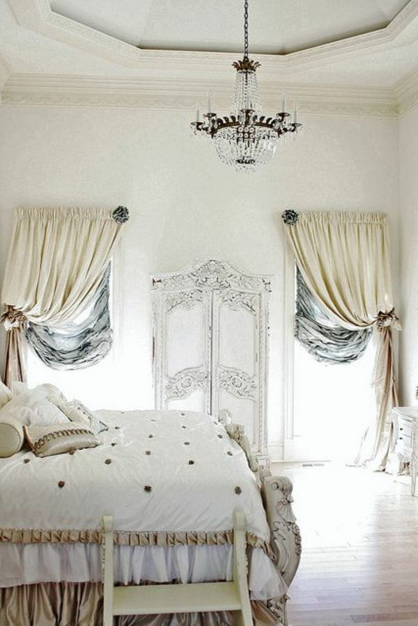 Perdele elegante în tonuri de culoare albă pentru un dormitor de lux