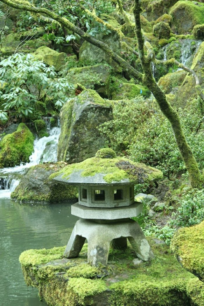 zen-gradina-Japonia-piatră felinar piatră mușchi