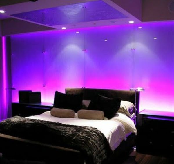 camera-design-ideas-inspiring-light-decoration-mystic-purple-colors-per un'atmosfera romantica