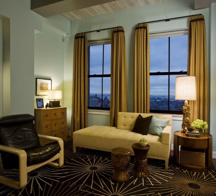 două mari ferestre-living-culoare de perete-lumină-nuanțată frumoasă canapea