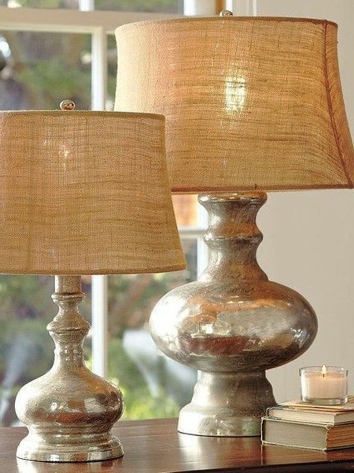 houten vensterbanklampen met stoffen lampenkappen