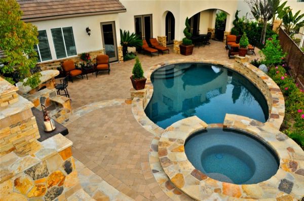 dva bazény-od-nad-prijaté-veľmi pekný dizajn domu