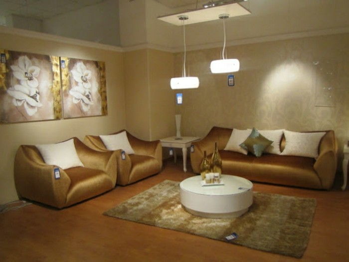 två vackra tapeter system elegant soffa-in-brown-färg